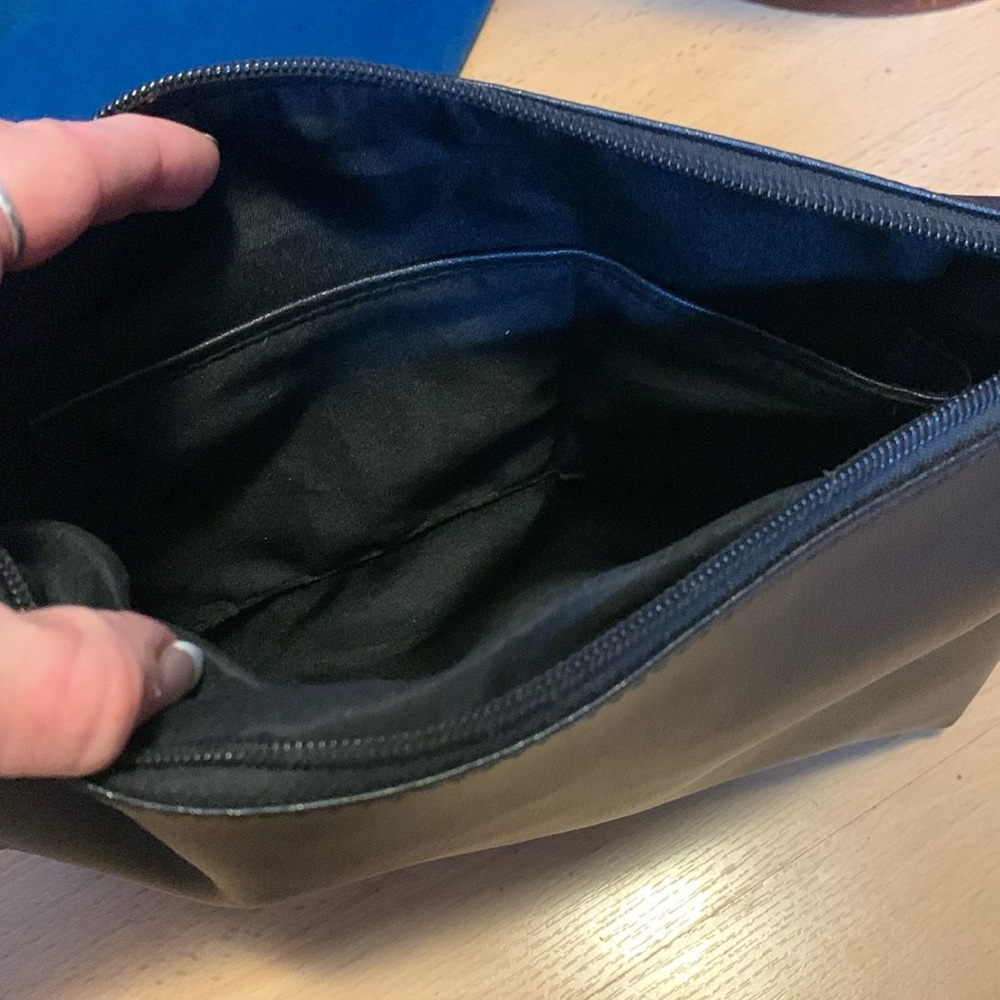 Very large black Kathy Ireland cosmetic case zipper compartments inside - Picture 3 of 4